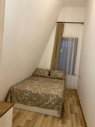 Günlük kirayə evlər: 100 kv. m, 4 otaqlı, Qaz, Kanalizasiya, Kombi — 12