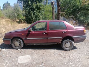 Volkswagen: Volkswagen Vento: 1992 г., 1.8 л, Механика, Бензин, Седан