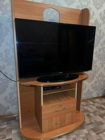 телевизор самсунг диагональ 54 см: Продаю телевизор с подставкой, в хорошем состоянии