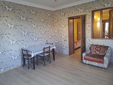 xacmazda torpaq satışı: 3 otaqlı mənzil – tam mebellə - Geniş və işıqlı zal: divardan asılan — 5