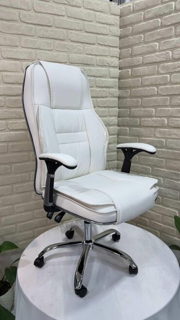 Ofis və oyun kresloları: Yeni, Təkərli, Qolları tənzimlənir, Dəri — 10