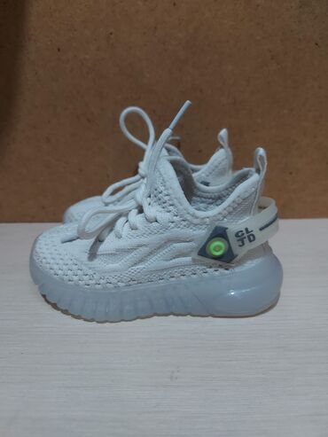 Бутсы: Детская обувь 1.3. 650с - 28 размер 4.6. 300с - 22 размер 7.9. 300с - at lalafo.kg — 10 Бутсы: Детская обувь 1.3. 650с - 28 размер 4.6. 300с - 22 размер 7.9. 300с - — 10