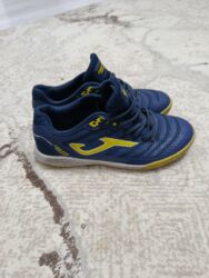 Кроссовки и спортивная обувь: - Размер: EU 38 длина стопы 250 мм (указано на ярлыке). - Верх — 2