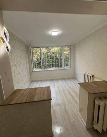 срочно продаётся 1 комнатная квартира в районе ошского рынка: 1 бөлмө, 40 кв. м, 104-серия, 1 кабат, Евроремонт