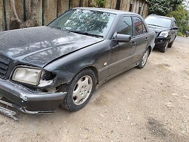mercedesbenz 190 bufer: Mercedes-Benz C 180: 1.8 l | 1999 il Sedan — 4