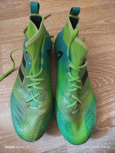 Maskalar, eynəklər: Butslar Adidas