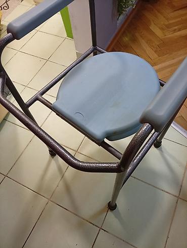 Medicinski nameštaj: Toaletna stolica (WC stolica/komod stolica) sa kadicom. KAO NOVA — 7