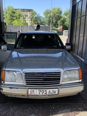 машина мерс ешка: Mercedes-Benz 220: 1993 г., 2 л, Механика, Бензин, Седан