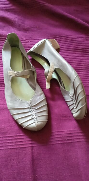 Tuflilər: Qadın ayaqqabıları – 2 cüt 1) Rəng: açıq şampan/metalik bej. - — 3