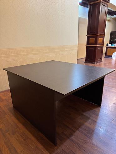 Ofis mebeli: İşlənmiş, Kvadrat masa — 3