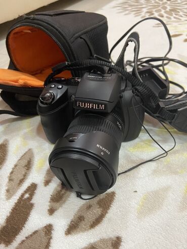 fujifilm s5500 in Кыргызстан | ДРУГИЕ АКСЕССУАРЫ ДЛЯ ФОТО/ВИДЕО: Это модель HS30. Fujifilm FinePix HS30EXR - почти превосходная камера