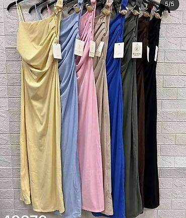 armani code: Haljina duga sa tankim bretelama i asimetričnim gornjim delom. Model — 8