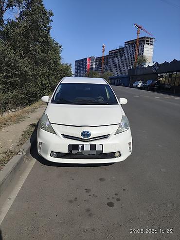 хорошие машины: Toyota Prius V: 2012 г., 1.8 л — 3