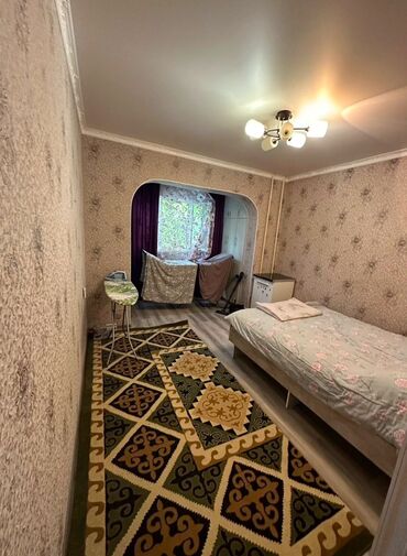 срочно продаётся 1 комнатная квартира в районе ошского рынка по улице кенсуйская: 2 комнаты, Агентство недвижимости, Без подселения, С мебелью полностью