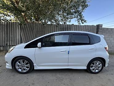 тенир тоо: Honda Fit: 2009 г., 1.5 л, Автомат, Бензин, Хетчбек — 2