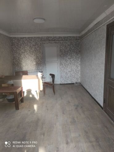 дом по улице бакая бишкек: 100 кв. м, 4 бөлмө, Забор, тосулган