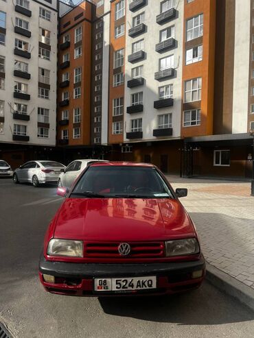 автомобиль вента: Volkswagen Vento: 1993 г., 1.8 л, Механика, Бензин, Седан