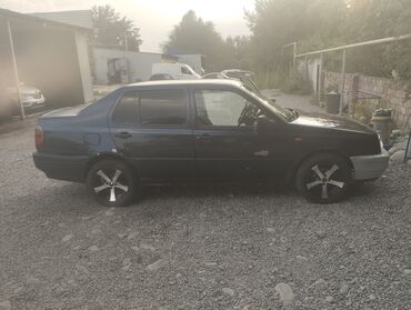 авто обмен на дом: Volkswagen Vento: 1992 г., 1.8 л, Механика, Бензин, Седан