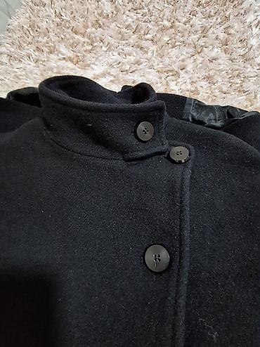 Kaputi: Zara vuneni kaput – crni, elegantan i topao. - Veličina: XS (odgovara — 5