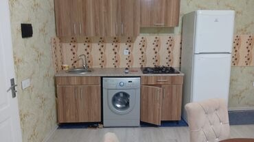 Uzunmüddətli kirayə mənzillər: Kirayə verilir: 2 otaqlı, mebel və məişət texnikası ilə təmin olunmuş — 3