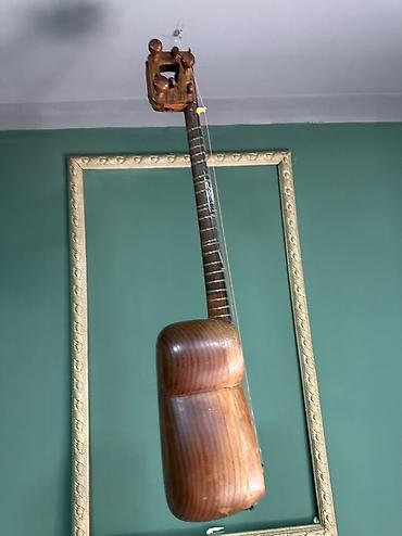 tar ucun mikrafon: 1960 ci ilin Tarı təcili satılır.
Elaqe ucun: 077 300 58 30 — 3
