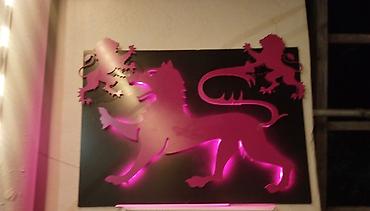 Reklam lövhələri: LED işıqlı dekorativ lövhə – şir silueti - Material: metal panel — 1