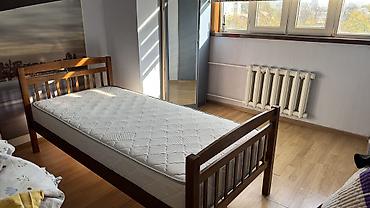 дерево мебель: Односпальная кровать, Б/у, С матрасом, длина - 200 см — 1
