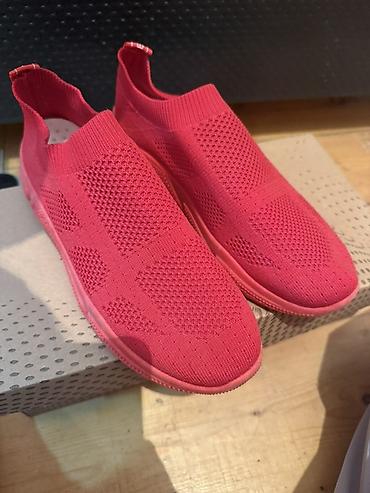 qırmızı vinston: Qırmızı rəngli slip-on idman ayaqqabısı - Model: corab tipli slip-on — 1