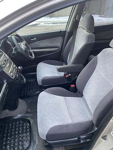 Honda: Honda Stream: 2003 г. — 10