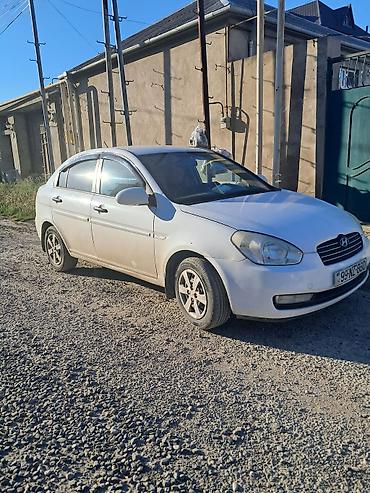 Hyundai: Hyundai Accent: 1.4 l | 2010 il Sedan — 2