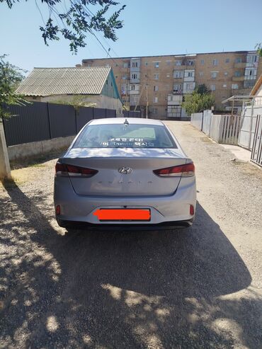 скутер на разбор: Представляем седан Hyundai Sonata серебристого цвета. Автомобиль