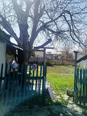 Продажа коттеджей и домов: Участок 4 сотки. Газ, вода, электричество. Дом 4 комнаты, баня. Район — 4