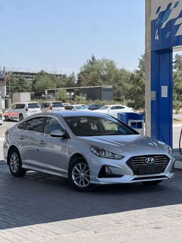 срочно продается авто: Серебристый седан Hyundai Sonata с элегантным дизайном и динамичными