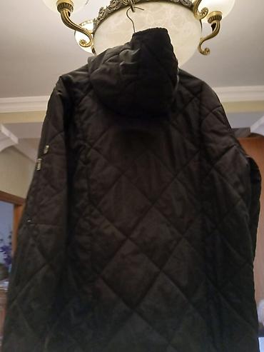 Верхняя одежда: Qadın üçün qara rəngli kapüşonlu quilt (romb naxışlı) kurtka - Model — 2