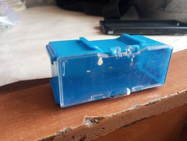 умничка у тумбочки бригада: Пластиковый контейнер‑дозатор с прозрачной крышкой - Компактный бокс