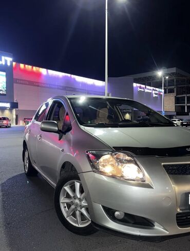 Toyota: Toyota Auris: 2008 г., 1.6 л, Механика, Бензин, Хэтчбэк