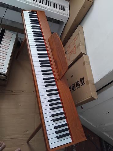piano şekilleri: Elektro Pianino Qəhvəyi rəngli 88 klaviş tam oktava Pianino səslidir 4 — 5