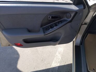 елентра хундай: Hyundai Elantra — это седан золотистого цвета с четырехдверным