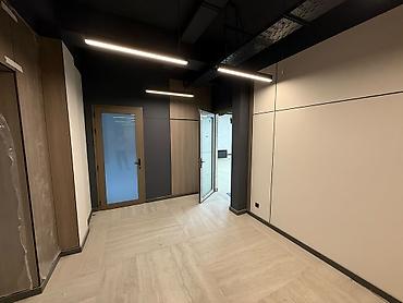 Коммерциялык мүлк: Ижарага Толугу менен кеңсе: 60 м², Бизнес борборунда, Ремонту менен, Биринчи катар — 5