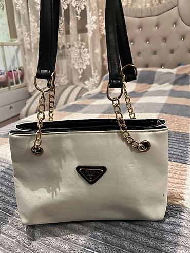 Çiyin çantası, Prada, İşlənmiş