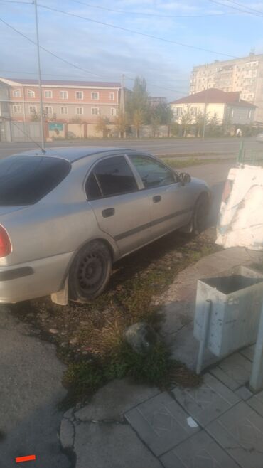 Mitsubishi: Mitsubishi Carisma: 2003 г., 1.6 л, Механика, Бензин, Хэтчбэк