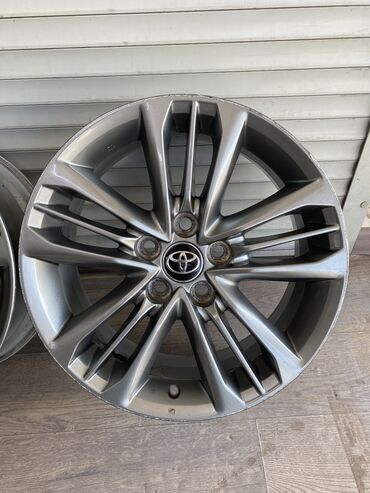 Шины: В продаже оригинальные диски Toyota Camry 55 SE Диаметр R17 PCD — 8