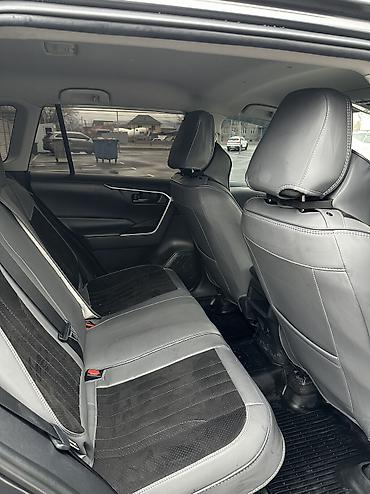 Toyota: Toyota RAV4: 2019 г., 2.5 л, Автомат, Бензин, Внедорожник — 9