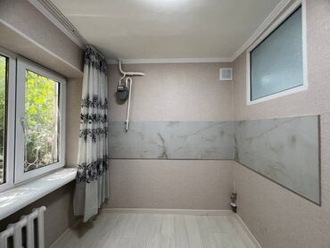 срочно продается квартира: 2 бөлмө, 44 кв. м, Хрущевка, 1 кабат, Евроремонт