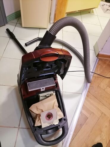 Klasični usisivači: Usisivač SAMSUNG 2000 w na papirnu kesu. Odličan
 Mirjevo — 8