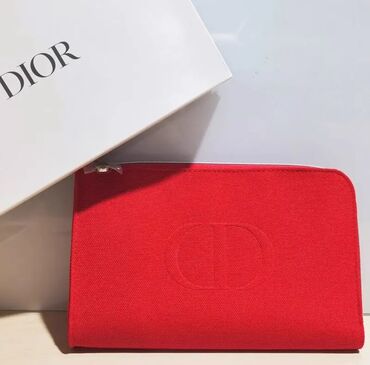 косметичка сумка: Косметичка - клатч от Dior
Оригинал 100%
Новая
Размер 5 см

1499 сом