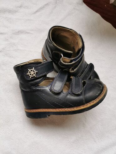 Детская обувь: Ортопедическая обувь в хорошем состоянии, из натуральной кожи размер