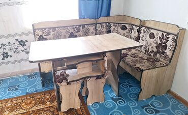 новый уголок: Комплект стол и стулья Кухонный, Б/у