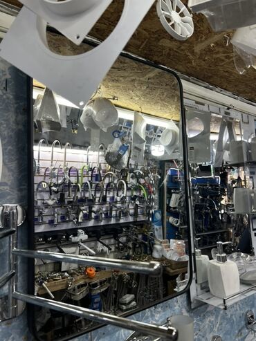 продажа столов в зал: Настенная зеркальная панель для ванной комнаты с полочкой и