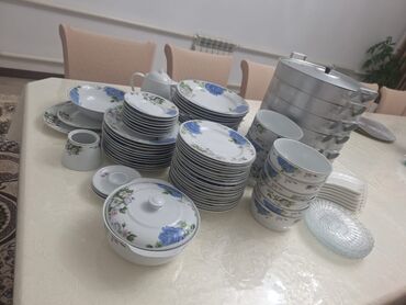 чайник стеклянный: Продаю Большой столовый сервиз + набор кастрюль/мантышниц Сервиз из